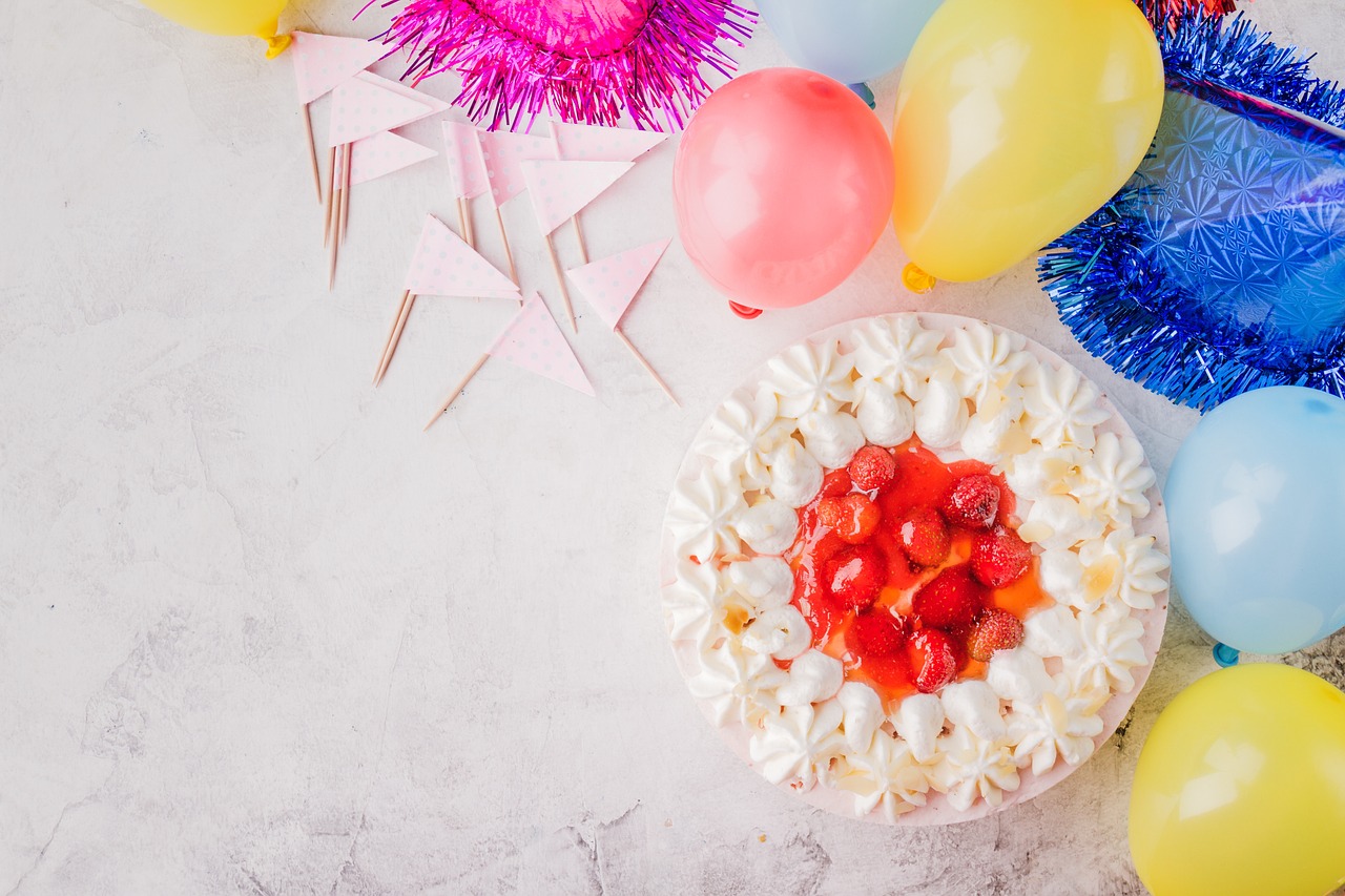 cake, balloons, happy birthday-3016621.jpg